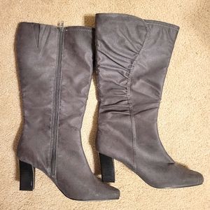 Women Size 11 Wide Gray Heeled Boot